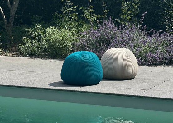 Bonnet outdoor pouffes