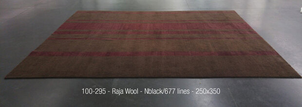 Raja Wool - Lines - Nblack/677 lines - 250x350cm