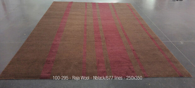 Raja Wool - Lines - Nblack/677 lines - 250x350cm